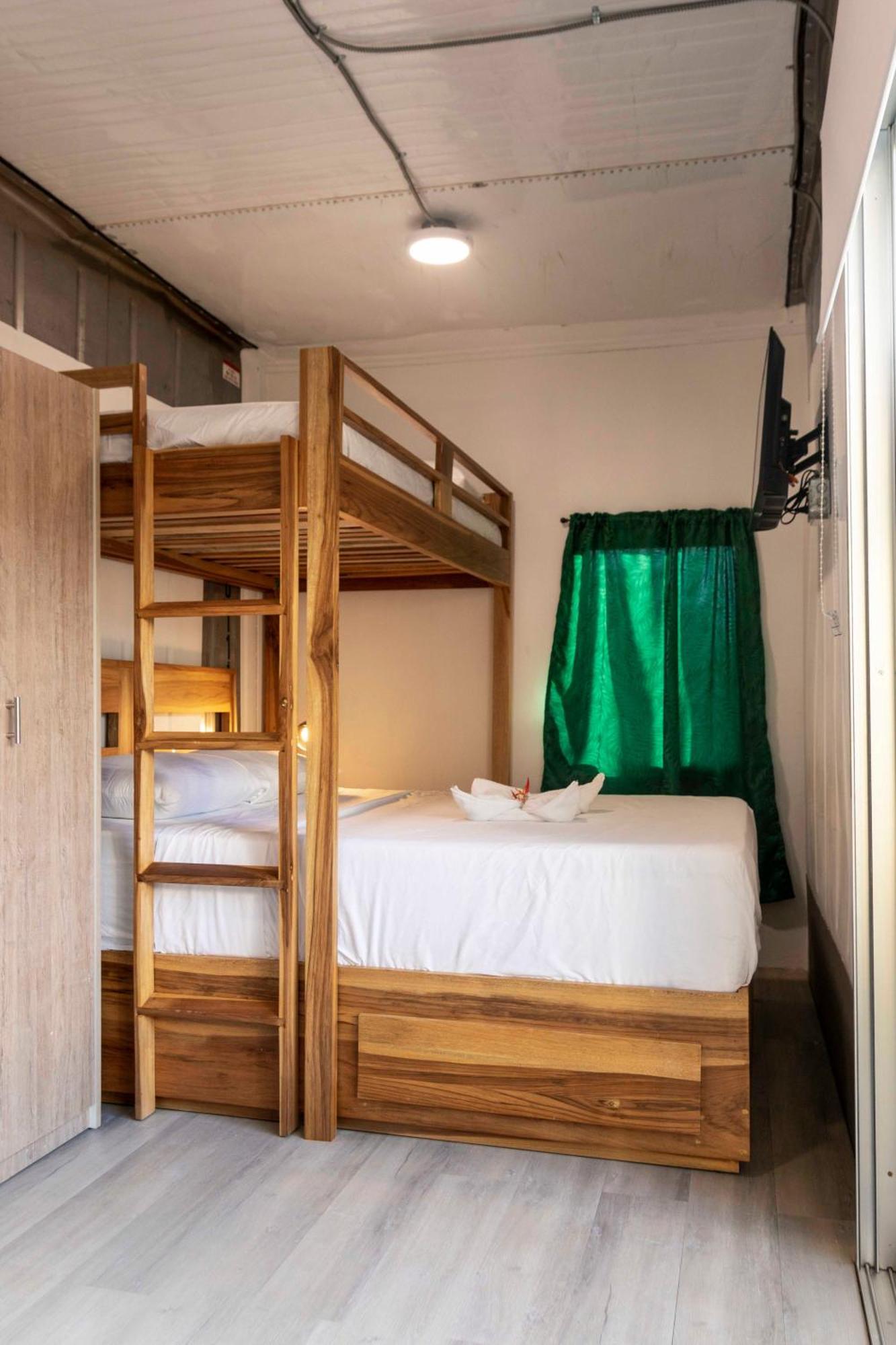 Emi'S Place Container Living Uvita Exterior foto